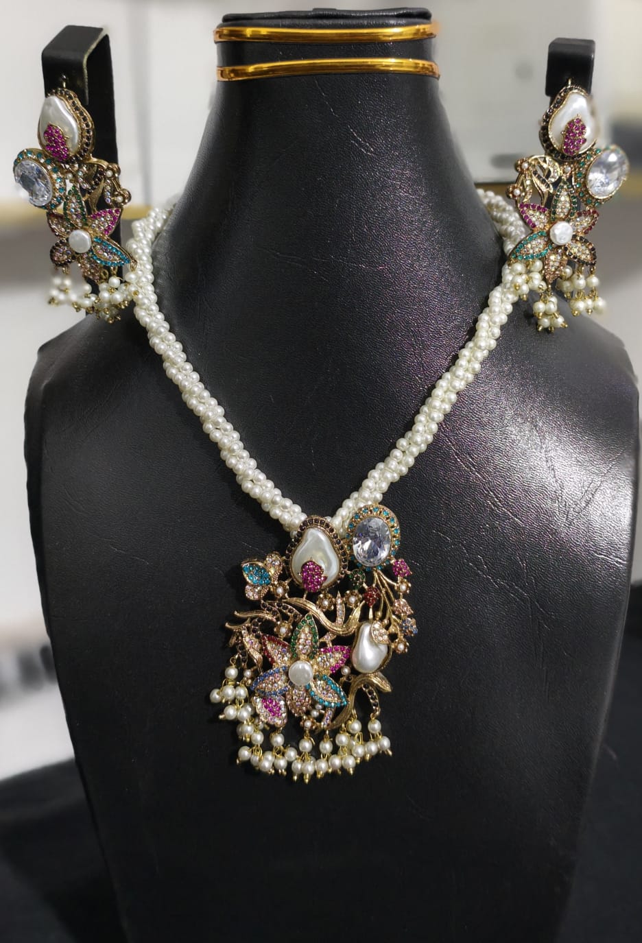 Traditional Pearl Necklace Set with Earrings