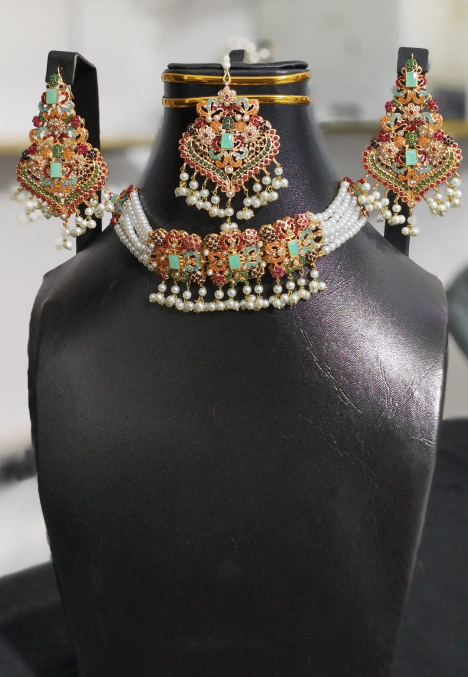 Traditional Wedding Choker Set with Earrings & Maang Tikka