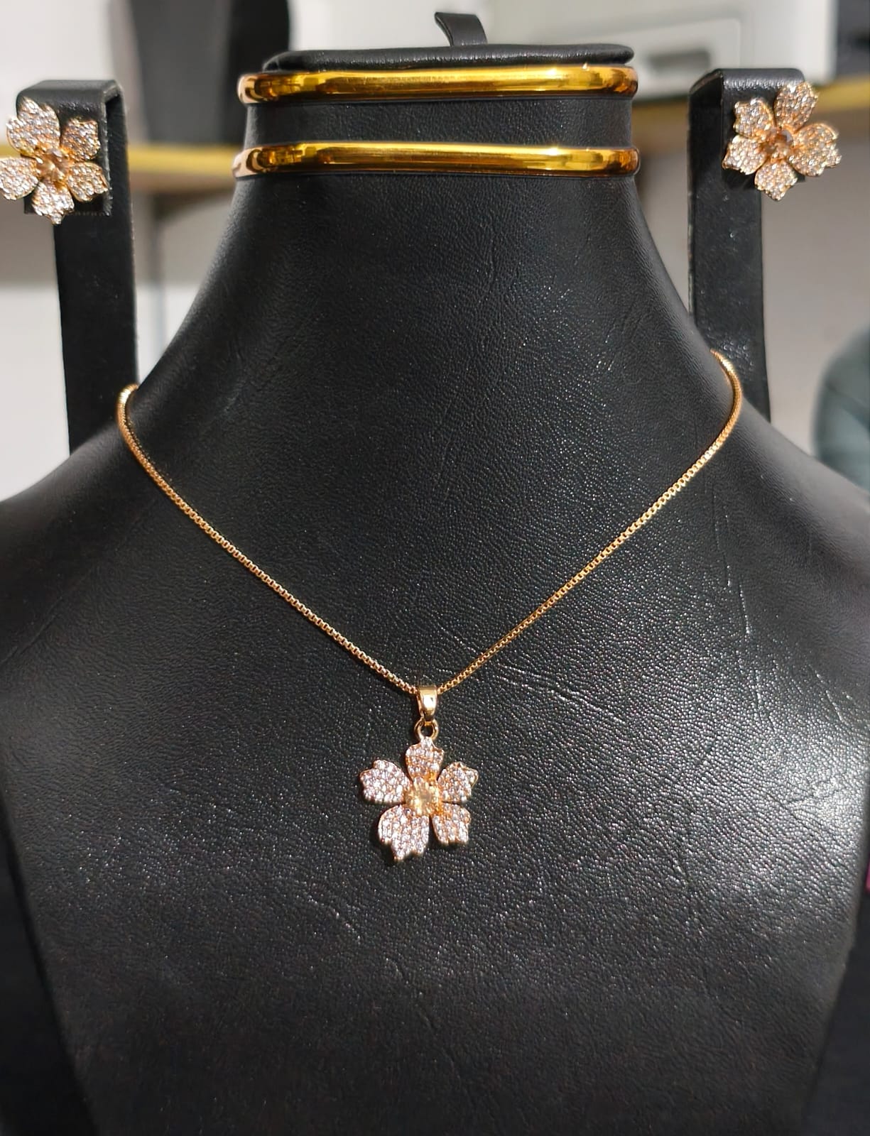 Stylish Elegant Jewelry Set With Free Delivery