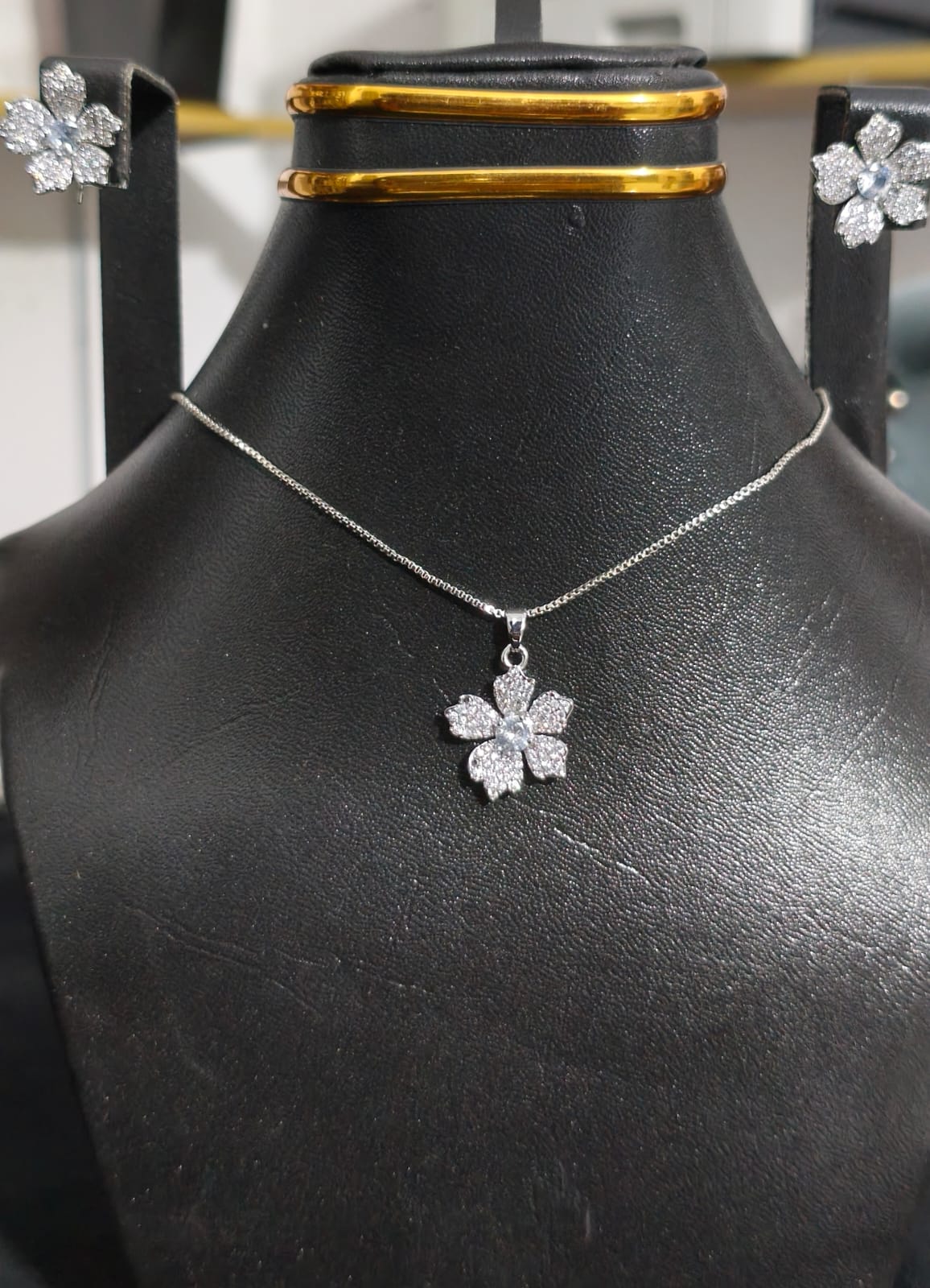Stylish Elegant Jewelry Set With Free Delivery