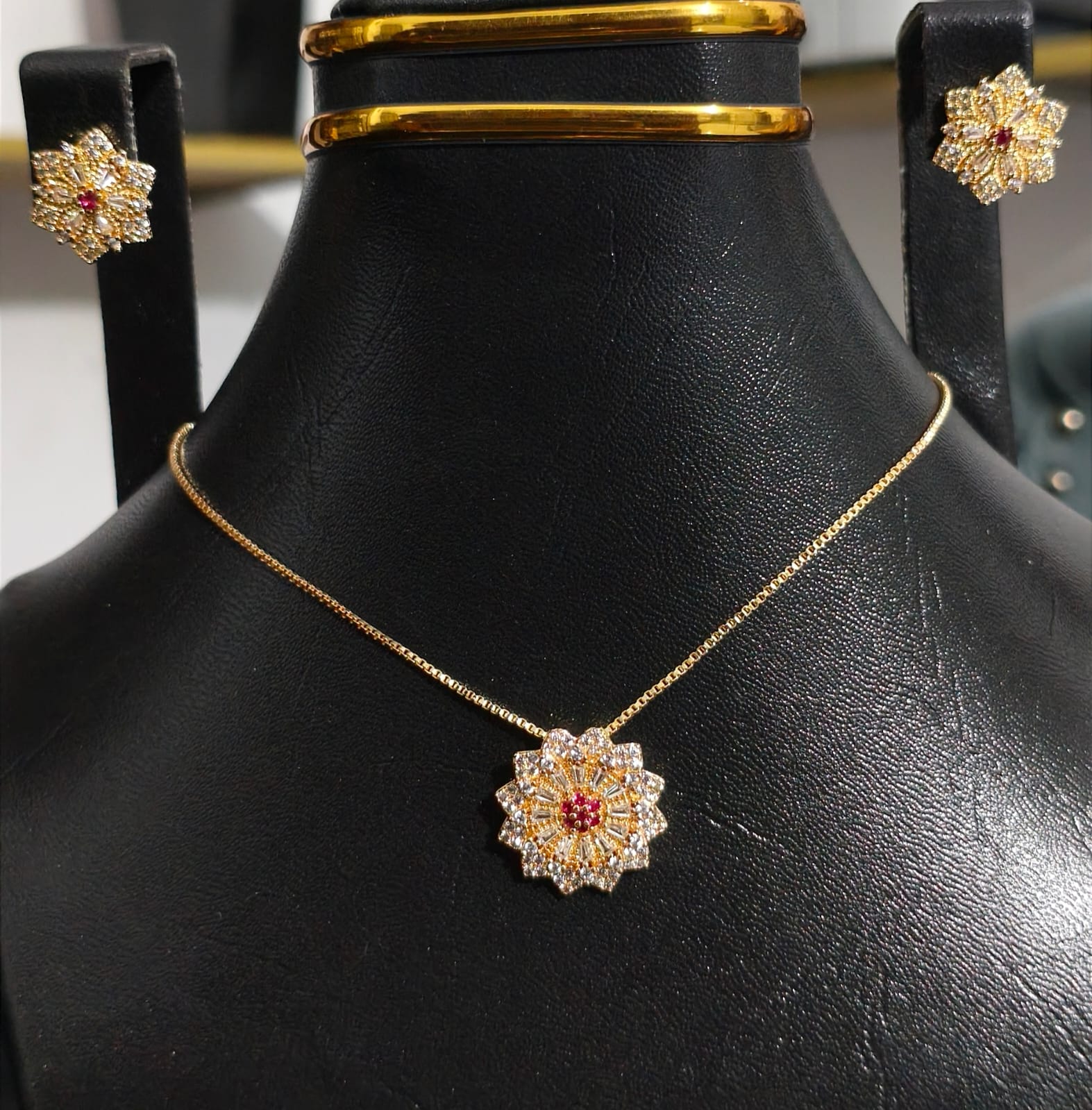 Stylish Elegant Jewelry Set With Free Delivery